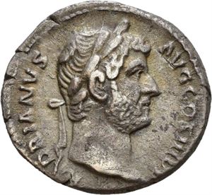 Hadrian 117-138, denarius, Roma 133 e.Kr. R: Pietas stående mot venstre