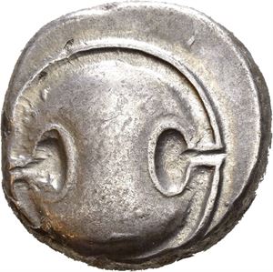 BOETIA, Theben. 368-364 BC. AR stater (11,90 g). Boetian shield / Magistrate name APKA. Amphora with two handles. Obverse struck a little off centre. Toned.