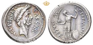 Julius Caesar. February-March 44 BC. AR denarius (4,11 g)