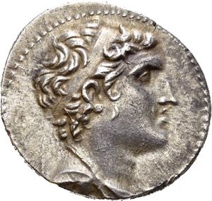 SELEUKID KINGS of SYRIA. Alexander I Balas (152-145 BC). AR tetradrachm (13,97 g). Tyre mint. Dated SE 164 (=149/8 BC). Diademed head of Alexander I to right / BASI?EOS A?E?AN?POY, Eagle standing left on ship's ram, palm branch over shoulder; club in left field; monograms in left and right field. ??P (date) in upper right field. Minor edge mark. Lightly toned.