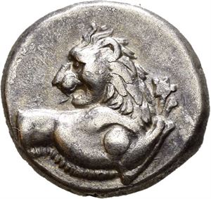 THRACE, Chersonesos. Circa 386-338 BC. AR hemidrachm (2,33 g). Lion forepart leaping right, head reverted / Quadripartite incuse square with raised and sunken compartments; grape bunch and letter A in sunken compartments. Toned.
