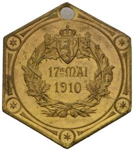 17. mai 1910. Haraldstøtten. Forgylt bronse