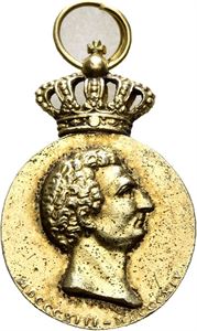 Ensidig portrett medalje av Carl (XIV) Johan 1813-1814. Forgylt sølv med krone. 15 mm