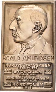 Roald Amundsen. Nordvestpassagen, Sydpolen, Nordostpassagen, Nordpolen. Plakett. 77x46 mm