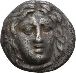 Caria, Rhodos, 304-167 f.Kr., hemidrachme (1,31 g.). Hode av Helios trekvart mot høyre/Rose