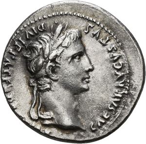 AUGUSTUS 27 f.Kr. - 14 e.Kr., denarius, Lugdunum 2 f.Kr. - 4 e.Kr. R: Gaius og Lucius Caesars stående