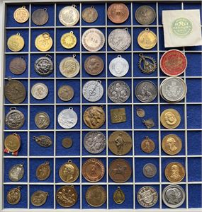 Large lot with 54 medals