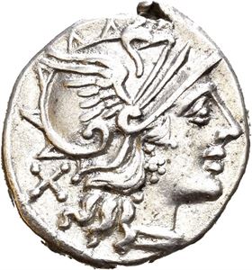 P. Cornelius Sulla. 151 f.Kr. AR Denarius (3,25 g), Roma. Advers: Hode av Roma, iført dekorert hjelm, mot høyre. Revers: Victoria i biga mot høyre.
