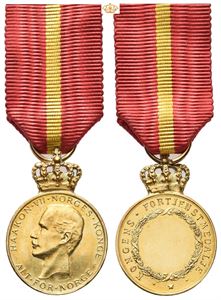 Haakon VII. Kongens fortjenstmedalje. Throndsen. Gull. Miniatyr. 15 mm med krone og bånd